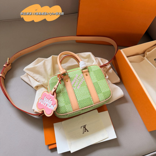 LV Shoulder Bag 354 DB071 20cm
