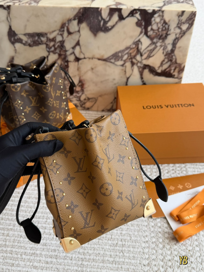 LV Bucket Bag 353 DB581 17cm
