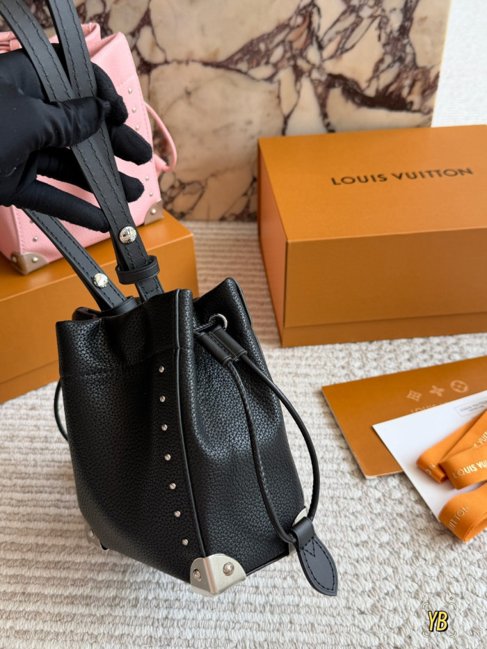 LV Bucket Bag 353 DB581 17cm