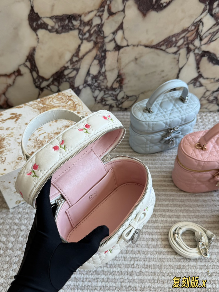 Dior Handbag 026 DB552 17cm