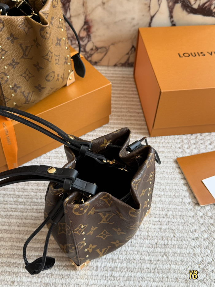LV Bucket Bag 353 DB581 17cm