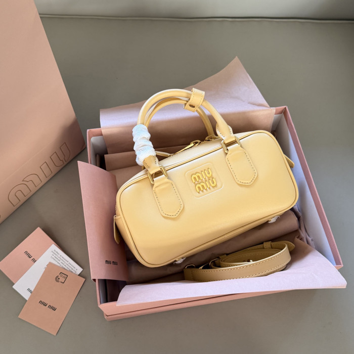Miu Miu Handbag 032 DB502 23cm