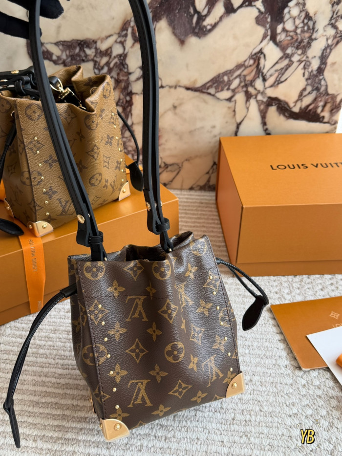 LV Bucket Bag 353 DB581 17cm