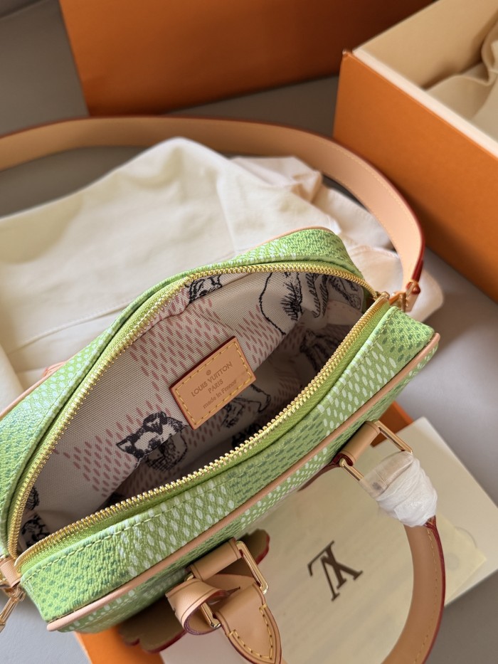 LV Shoulder Bag 354 DB071 20cm