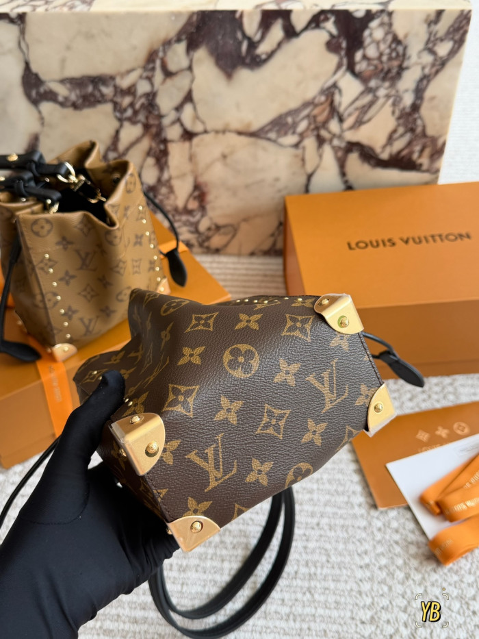LV Bucket Bag 353 DB581 17cm