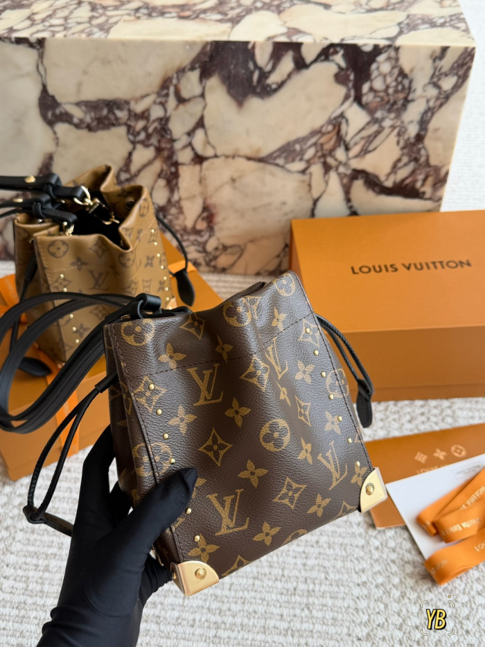 LV Bucket Bag 353 DB581 17cm