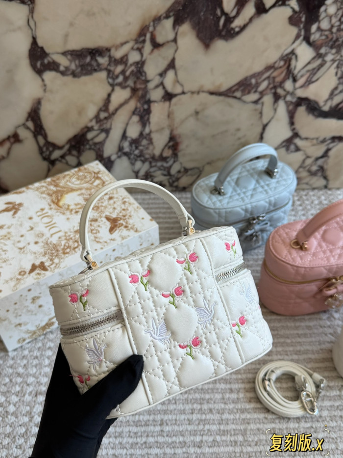 Dior Handbag 026 DB552 17cm