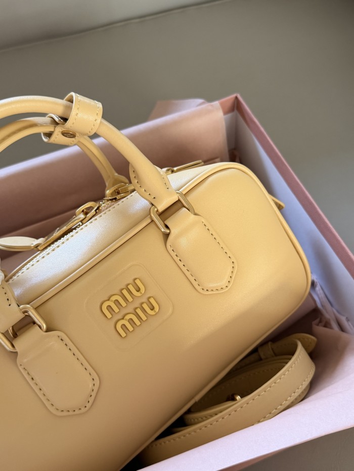 Miu Miu Handbag 032 DB502 23cm