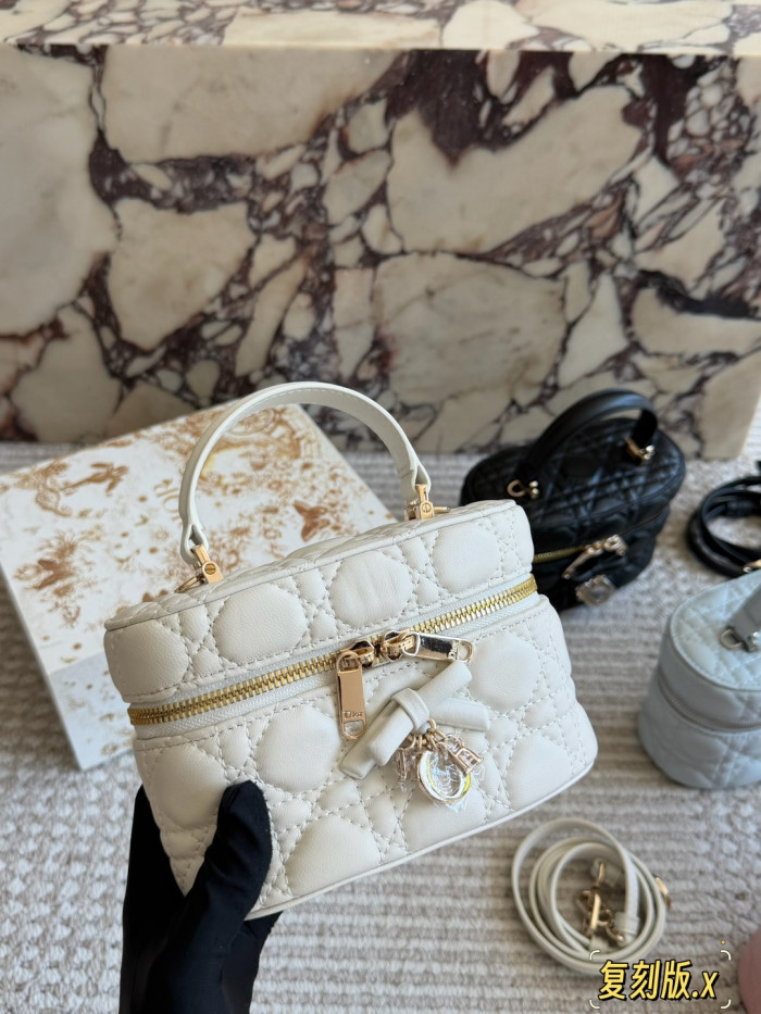 Dior Handbag 026 DB552 17cm