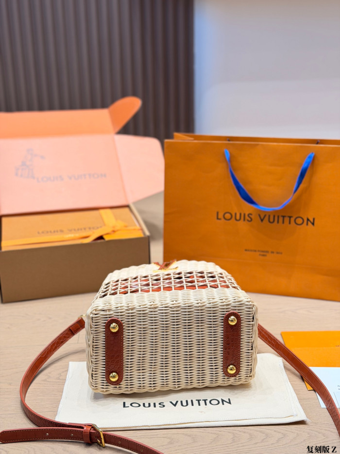 LV Capucines Bag 351 DB562 26cm