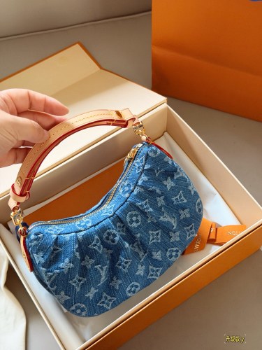 LV Shoulder Bag 358 DB002 22cm