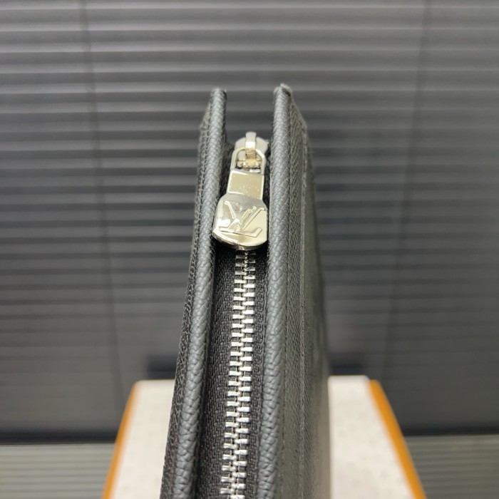 LV Pochette Voyage Clutch 357 DB011 27cm