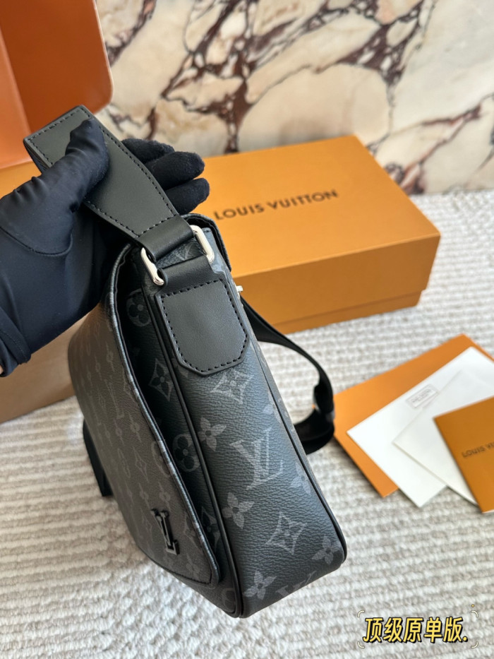 LV District Bag M44000 DB512 25cm