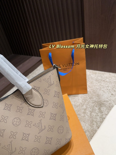 LV Blossom Tote 360 DB091 19cm