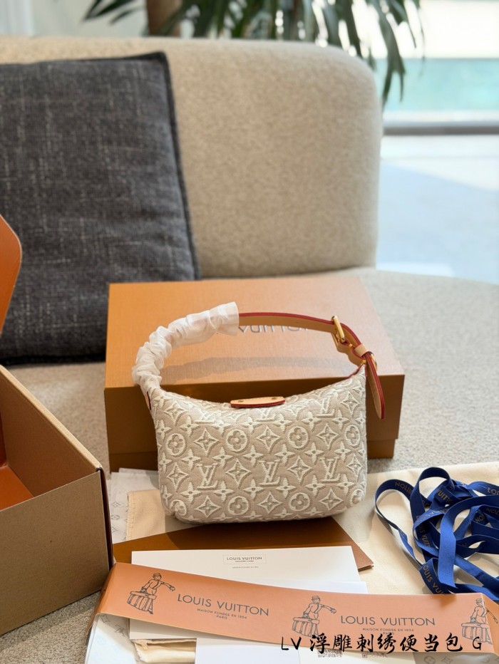 LV Hills Pochette Bag 367 DB002 20cm