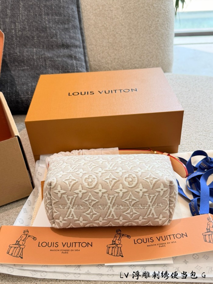 LV Hills Pochette Bag 367 DB002 20cm