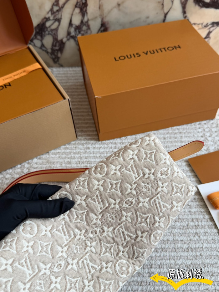 LV Carryall Bag 361 DB022 34cm