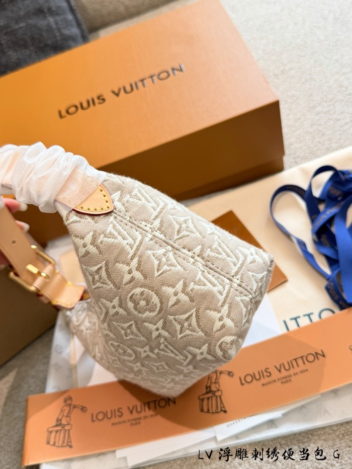 LV Hills Pochette Bag 367 DB002 20cm