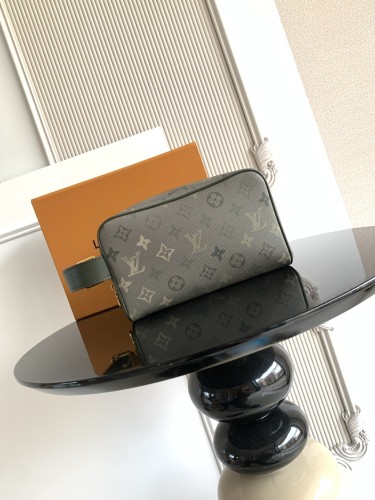 LV Locker Dopp Kit Bag M26963 LG059 23cm