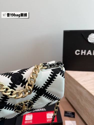 Chanel Shoulder Bag 162 DB512 26cm