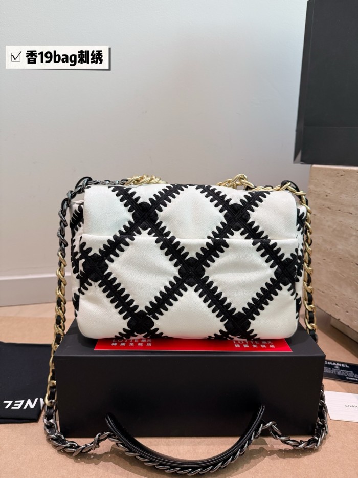 Chanel Shoulder Bag 162 DB512 26cm