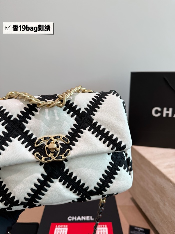 Chanel Shoulder Bag 162 DB512 26cm