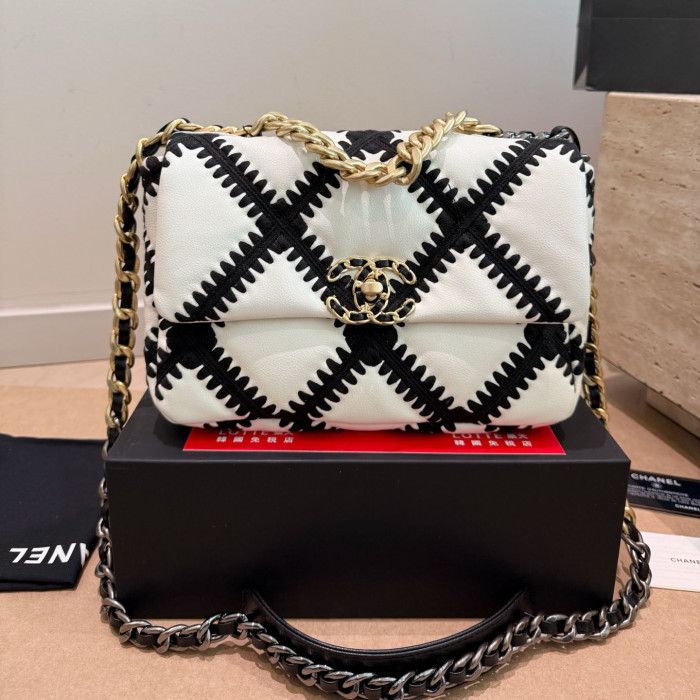 Chanel Shoulder Bag 162 DB512 26cm