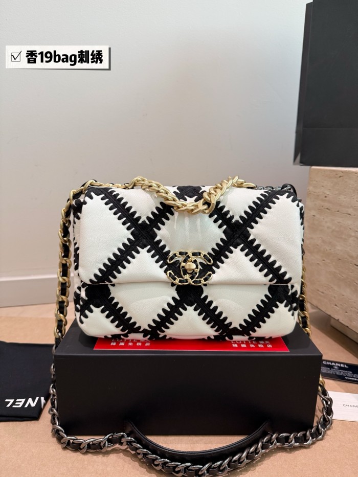 Chanel Shoulder Bag 162 DB512 26cm