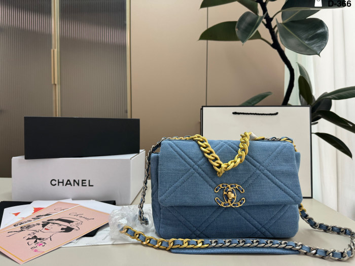 Chanel Shoulder Bag 159 DB071 25cm
