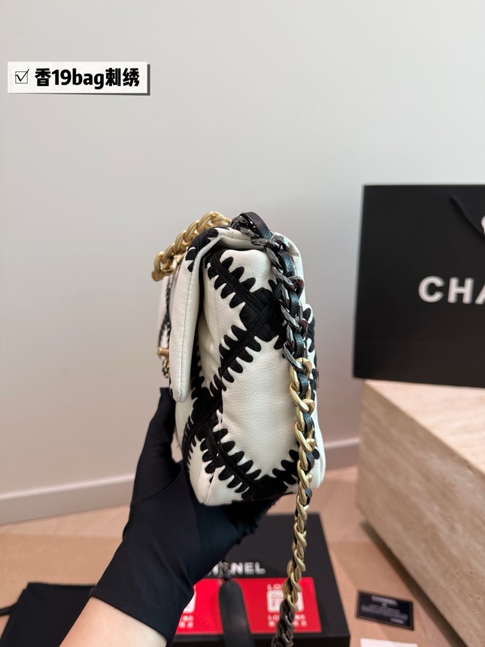 Chanel Shoulder Bag 162 DB512 26cm
