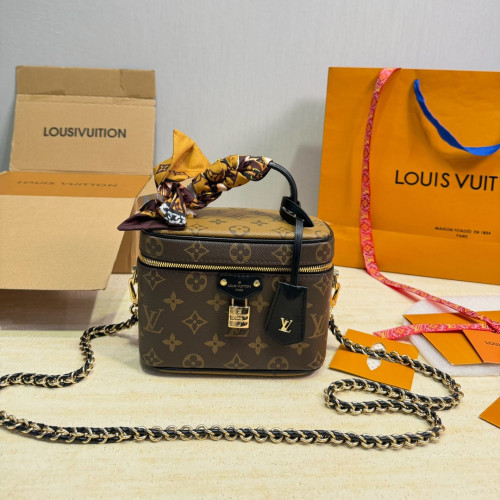 LV Vanity Pouch Bag 370 DB502 20cm