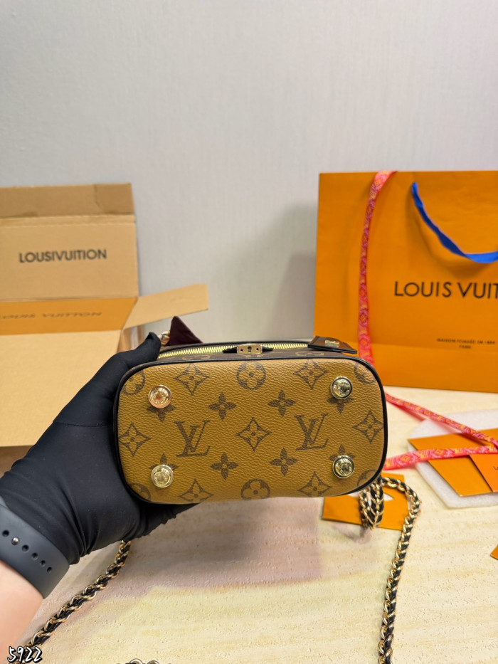 LV Vanity Pouch Bag 370 DB502 20cm