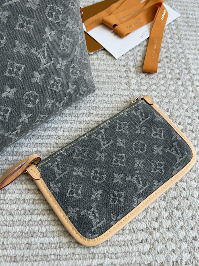LV Carryall Bag 382 DB532 30cm