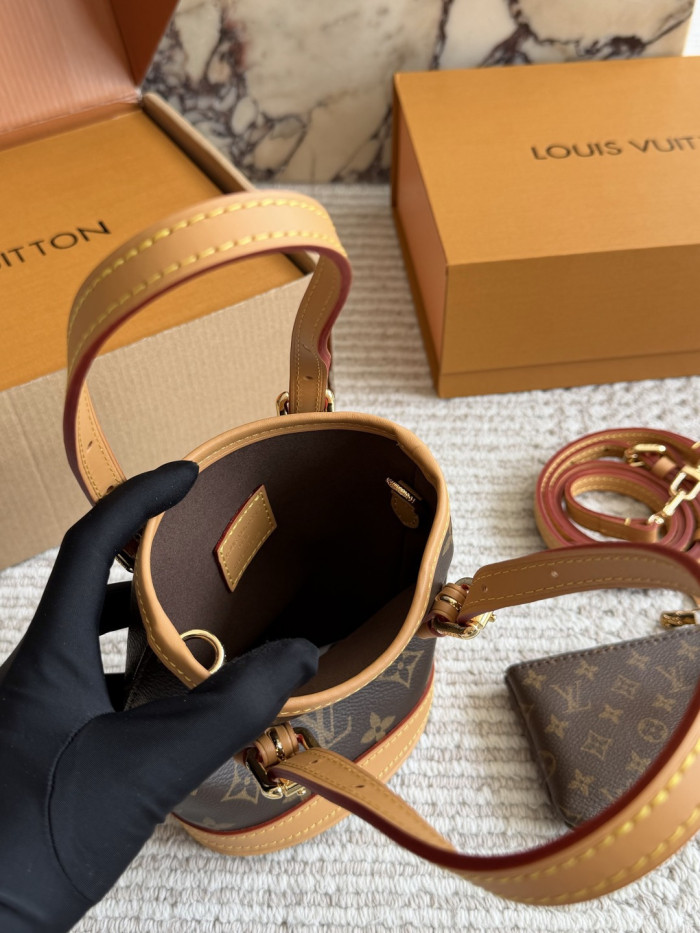 LV Bucket Bag 384 DB091 17cm