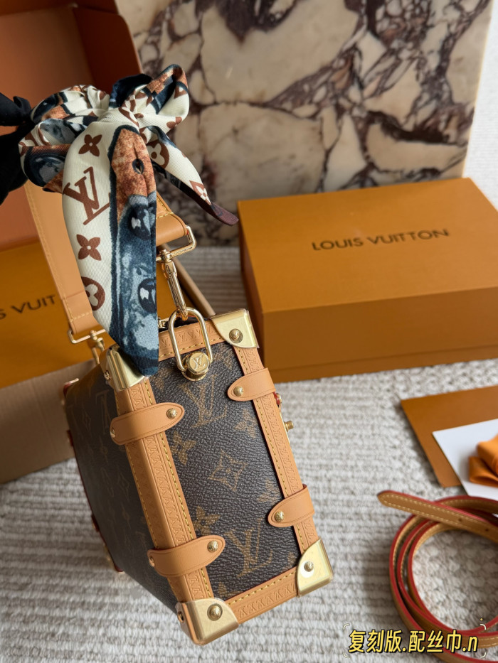 LV Side Trunk Bag 372 DB042 23cm