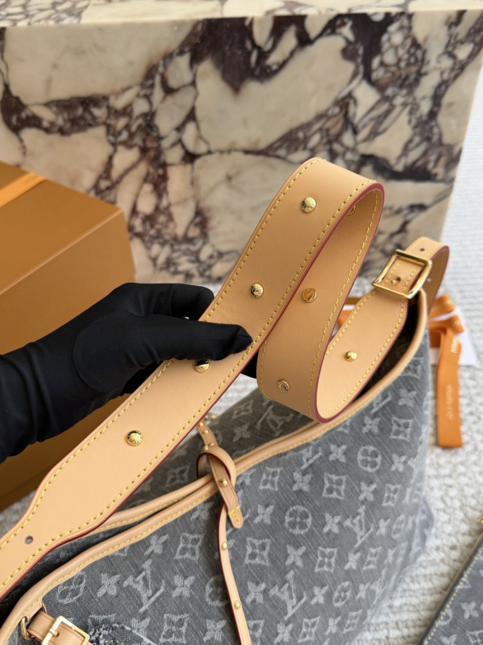 LV Carryall Bag 383 DB552 41cm