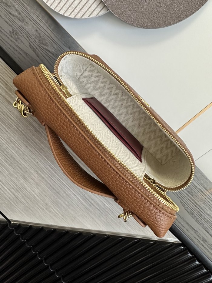 Chanel Shoulder Bag 003 YD086 19cm