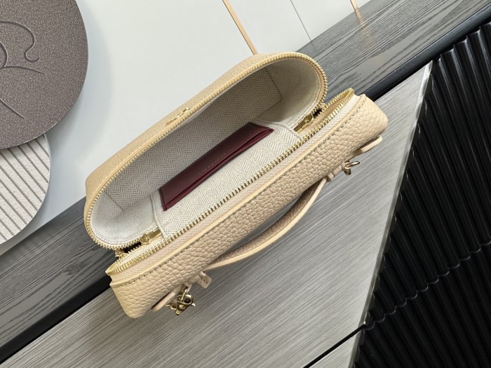 Chanel Shoulder Bag 003 YD086 19cm