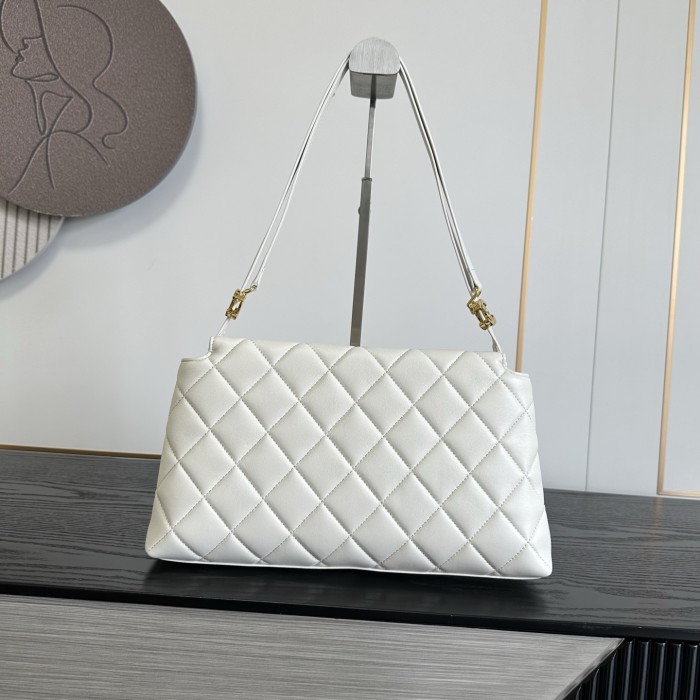 Chanel Shoulder Bag 007 YD0001 29cm