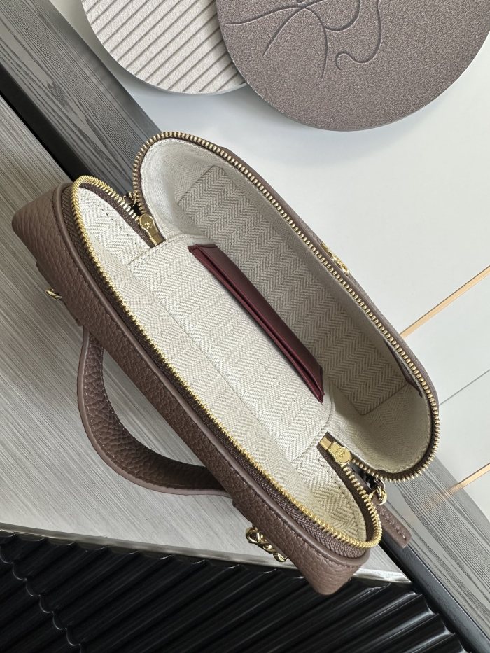 Chanel Shoulder Bag 003 YD086 19cm