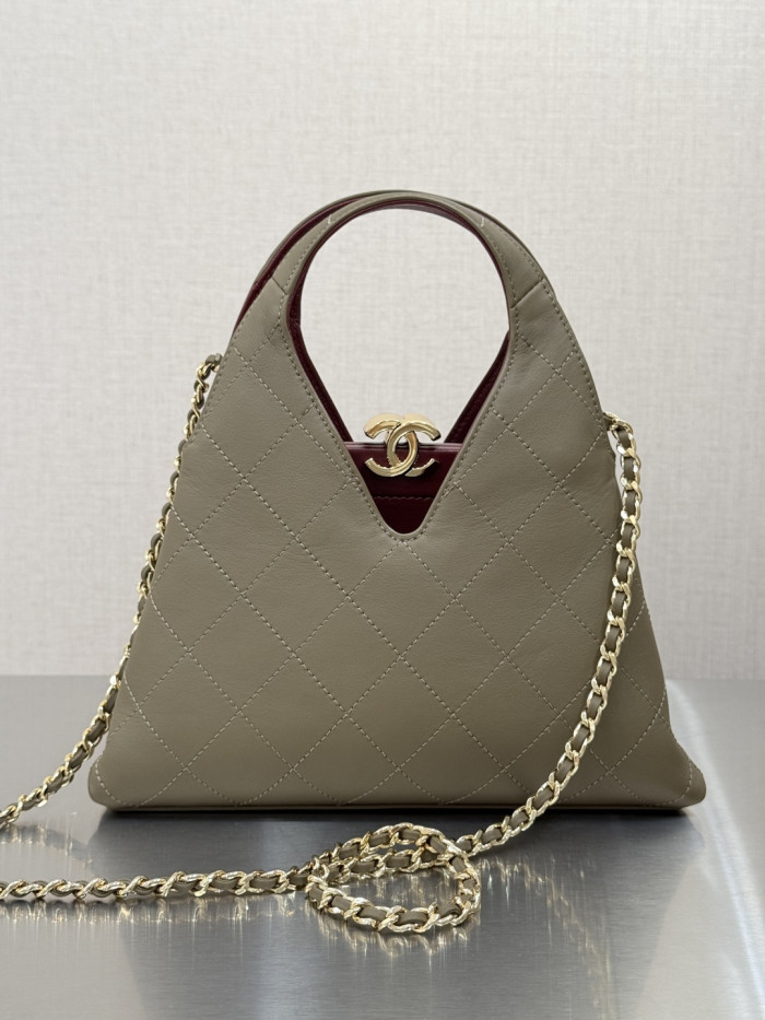 Chanel Shoulder Bag 021 YD0501 23cm