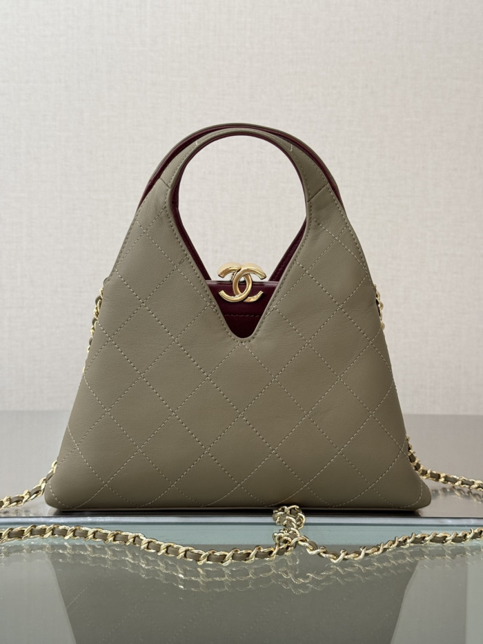 Chanel Shoulder Bag 021 YD0501 23cm