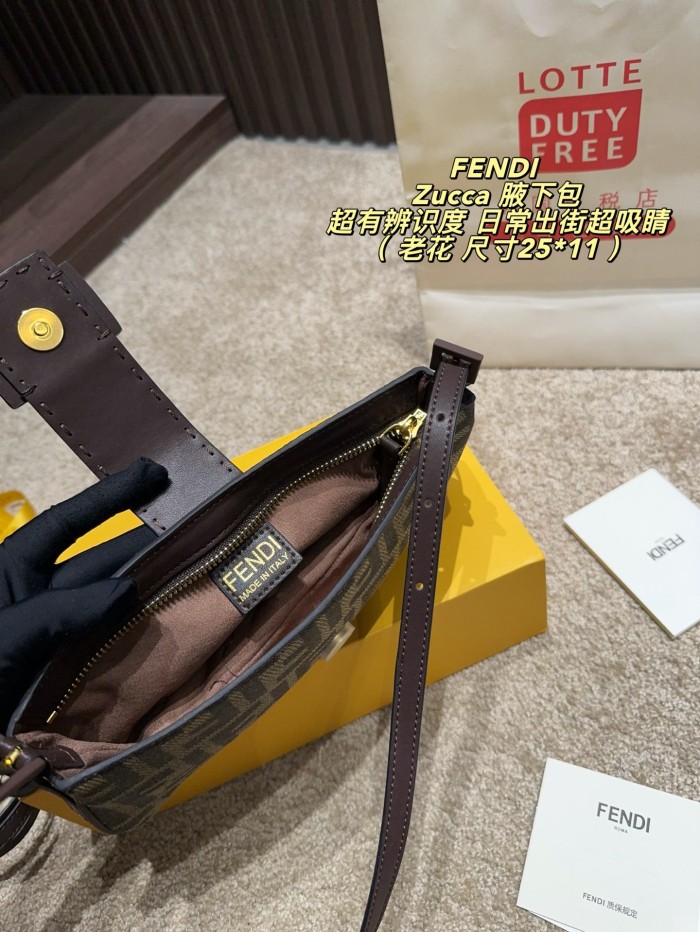 Fendi Shoulder Bag 010 DB081 25cm