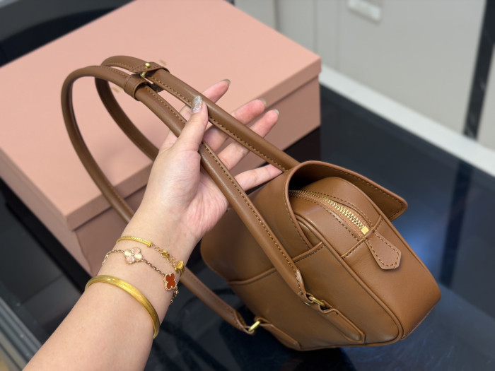 Miu Miu Shoulder Bag 037 DB002 25cm