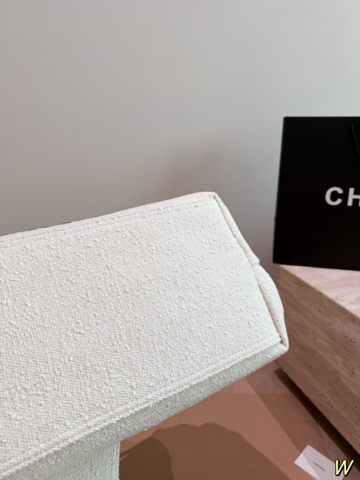 Chanel Tote Bag 192 DB522 42cm