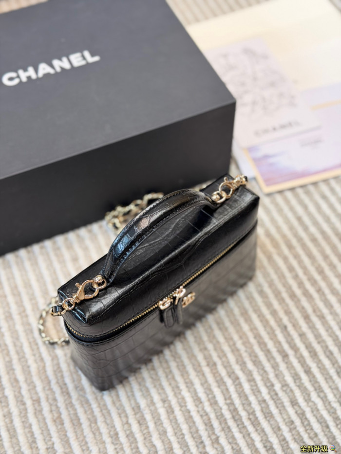 Chanel Shoulder Bag 203 DB071 19cm