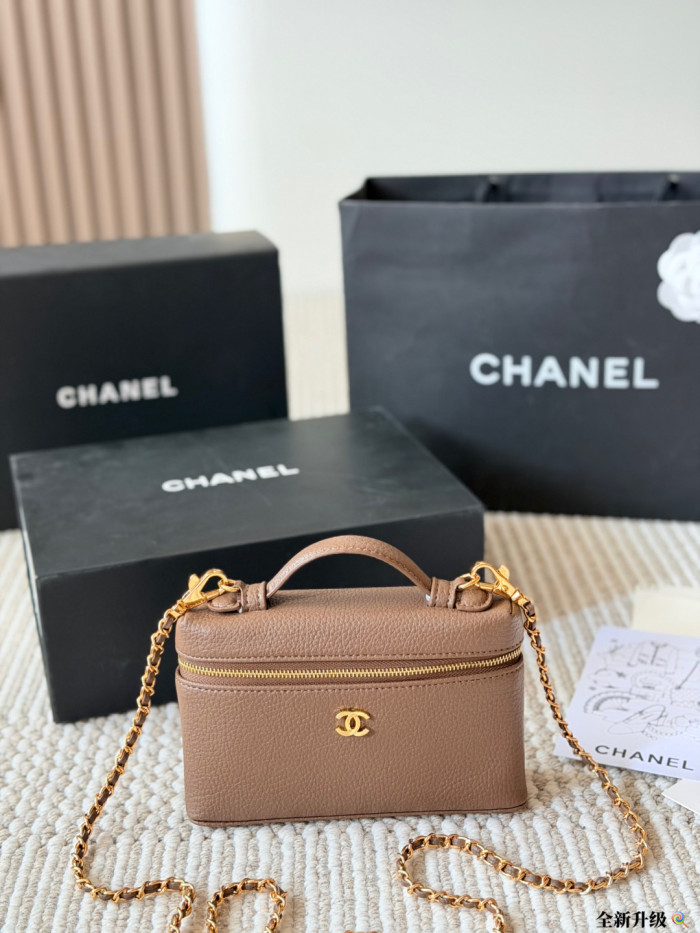 Chanel Shoulder Bag 204 DB071 19cm