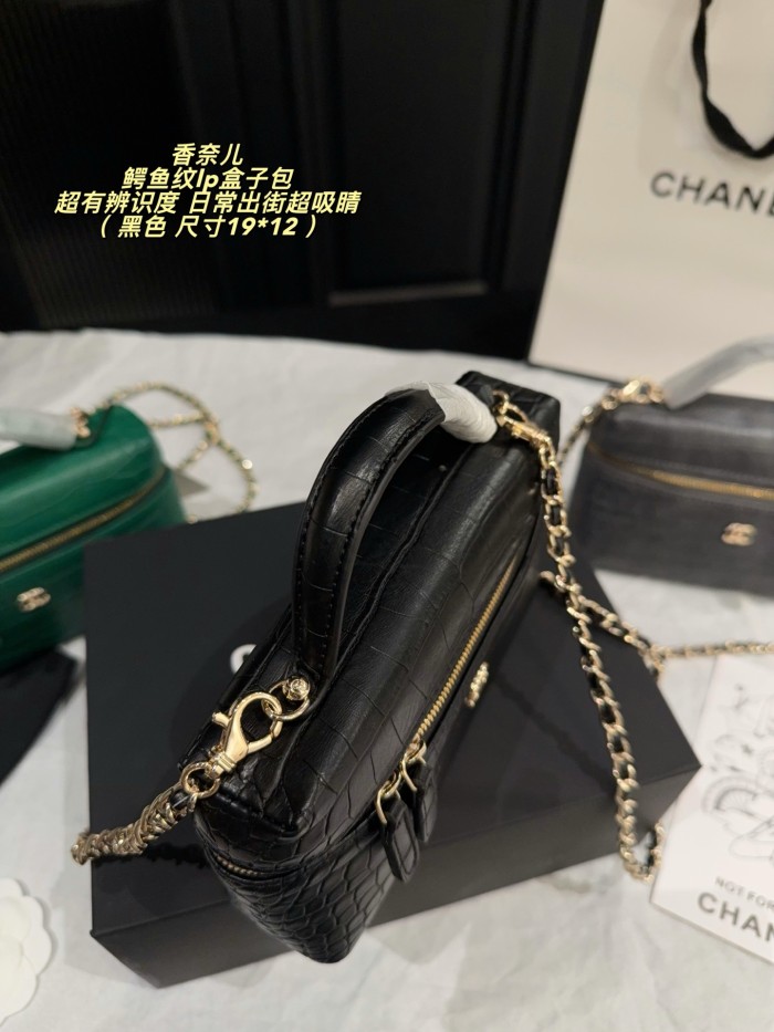 Chanel Shoulder Bag 201 DB581 19cm