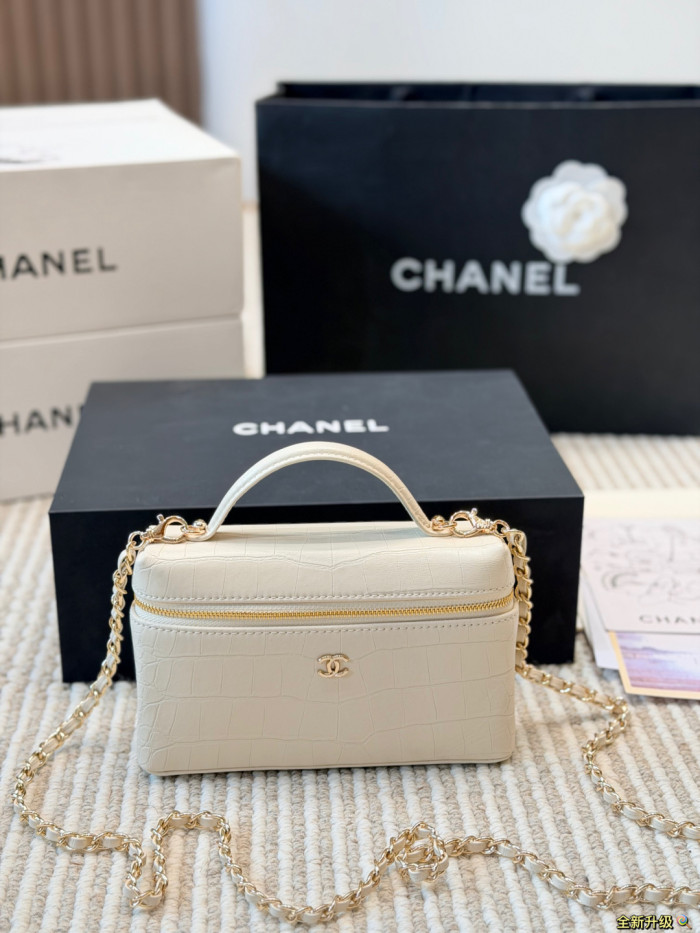Chanel Shoulder Bag 203 DB071 19cm