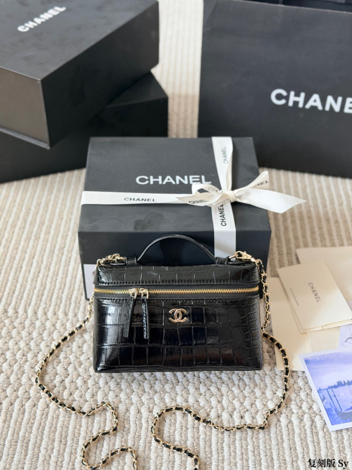 Chanel Shoulder Bag 202 DB091 19cm